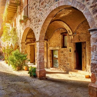 Tour Privado Medieval: Besalú, Castellfollit de la Roca, Santa Pau y Parque Natural de la Zona Volcánica 5