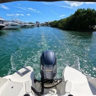 24 Ft Miami Bay: Private Boat, Gas Included , 8 people, Captained 4
