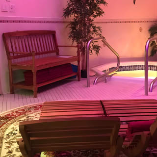 Private Spa, Jacuzzi and Sauna Package with 1-Hour Massage 6