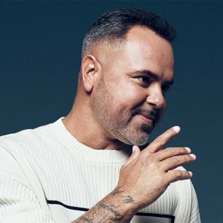 NMF presenta a Juan Magán en el Movistar Arena 1