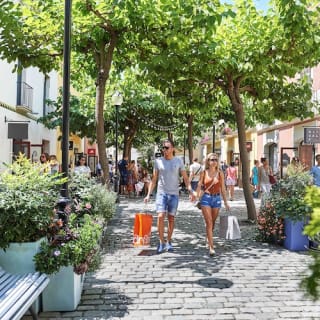 La Roca Village Shopping Express: Viaje de ida y vuelta desde Barcelona 3