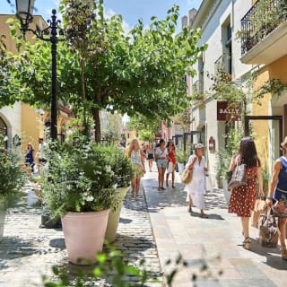La Roca Village Shopping Express: Viaje de ida y vuelta desde Barcelona 4