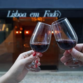 Fado a Lisbona: spettacolo intimo di fado dal vivo a tarda sera con vino Porto 2