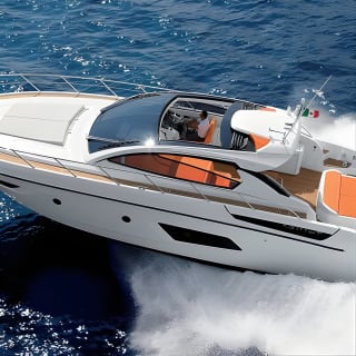 52' Azimut Yacht Charter con Capitano e Mate 1