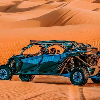 Polaris RZR 1000 عربة الكثبان الرملية ذات القيادة الذاتية في الصحراء 9