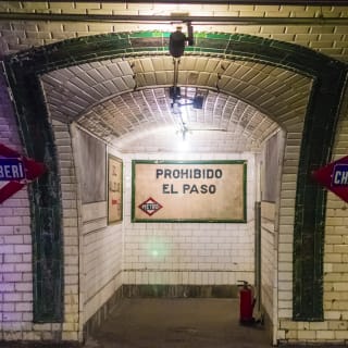 Experiencia inmersiva en la estación fantasma de Chamberí por ACNUR 1