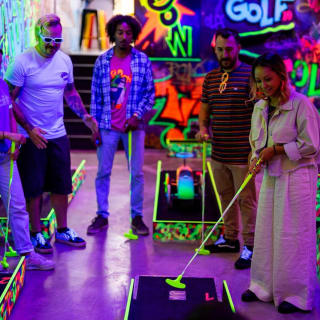 UV 18 trous NEON minigolf & bar Lisbon 4