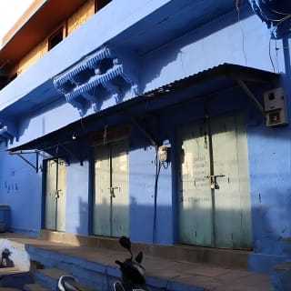 Walk in blue City 9