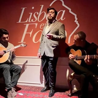 Fado a Lisbona: spettacolo intimo di fado dal vivo a tarda sera con vino Porto 7