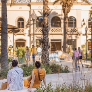 La Roca Village Shopping Express: Viaje de ida y vuelta desde Barcelona 7