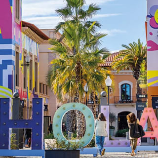 La Roca Village Shopping Express: Viaje de ida y vuelta desde Barcelona 8