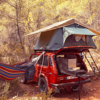 Escapada en coche camperizado Lada Niva 4
