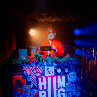 Humbug – Santa's Christmas Dive Bar Experience 4
