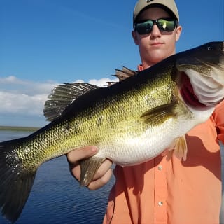 Excursiones de pesca en el lago Okeechobee, cerca de Palm Beach, Florida 9