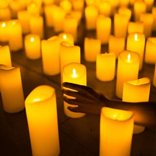 Candlelight: Tributo a Juan Gabriel en cuerda 6