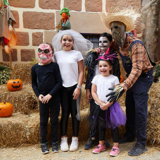 🎃Creepy Halloween Family👻 en Poble Espanyol Barcelona 6