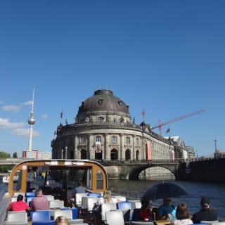 Berlin: 1-hour boat tour + audio guide 2