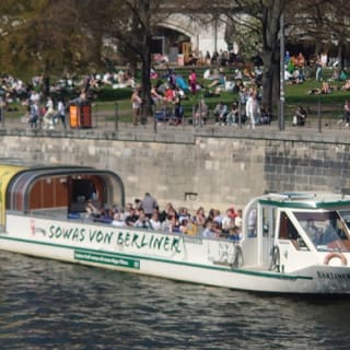 Berlin: 1-hour boat tour + audio guide 3