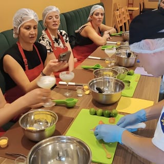 Clase muy práctica de comida y bebida peruana 6