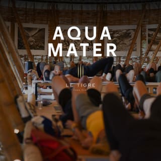Séance de yoga dans l'exposition Aqua Mater de Sebastião Salgado 3