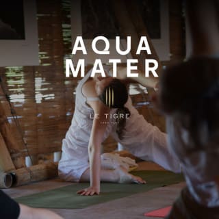 Séance de yoga dans l'exposition Aqua Mater de Sebastião Salgado 4