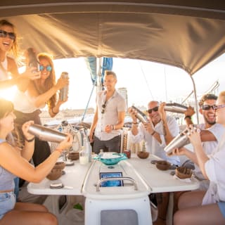 Taller de coctelería y recorrido en barco desde Barcelona 1