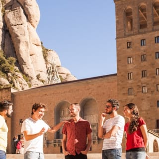 Montserrat y Bodegas: Tour ida y vuelta + Cata de vino con comida tradicional 3