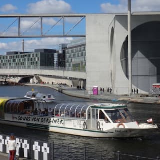Berlin: 1-hour boat tour + audio guide 5