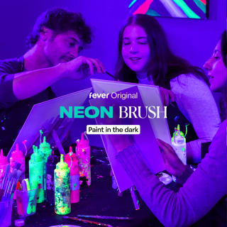 Neon Brush: A Glow-in-the-Dark Painting Experience 4
