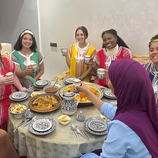 Cuisinez des plats marocains & Essayez des vêtements traditionnels comme un habitant de la région 3