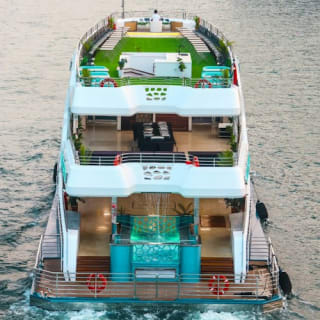 Abu Dhabi: Rose Royale Megayacht Dinner Cruise 4