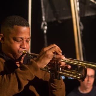 Navegación de Vino y Jazz por el Puerto de Nueva York a bordo del Clipper City 3