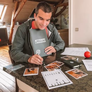 Jeu "Attrape l'assassin" : Ta box de détective à la maison 2