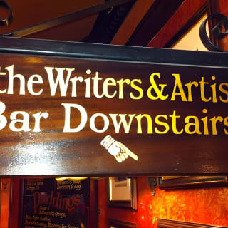 Literary Pub Crawl and Tavern Tour in London 1