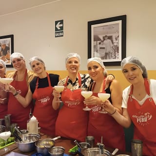 Clase muy práctica de comida y bebida peruana 8