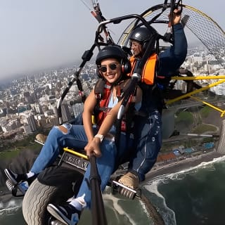 Vuelos en parapente sobre la Costa Verde de Lima 2