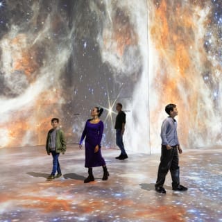 Kosmos, Die immersive Reise ins All im Port des Lumières 4
