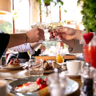 Bottomless Food & Drinks Brunch 1