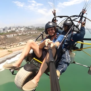 Vuelos en parapente sobre la Costa Verde de Lima 3