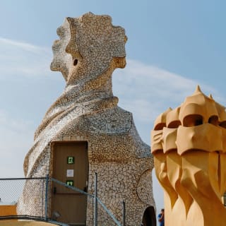 La Pedrera y Casa Milà: Tour guiado por un guía local (en Inglés) 1