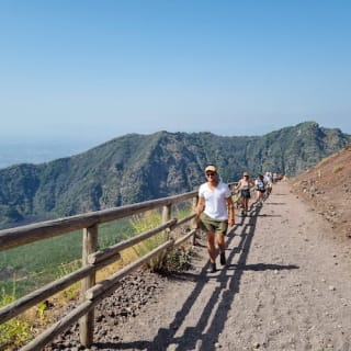 Monte Vesuvio: Salta la Coda con Tour Guidato e Trasporto da Pompei 5