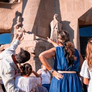 Sagrada Familia: ingresso accesso rapido + tour guidato privato 12