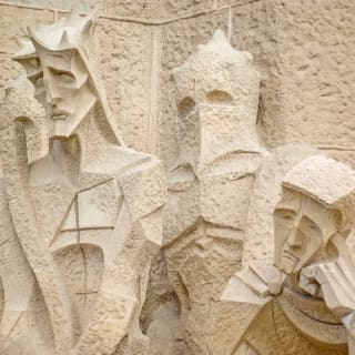 Casas de Gaudí y Sagrada Familia: Visita de un día a Barcelona 7