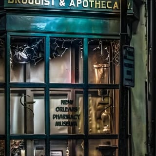 Ghost Tour and Haunted Pub Crawl Party 9