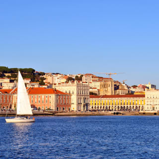 Passeio de veleiro pela Lisboa antiga ou ao pôr do sol 1