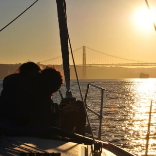 Passeio de veleiro pela Lisboa antiga ou ao pôr do sol 2