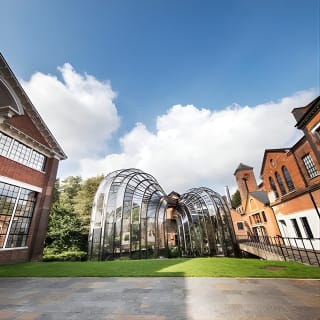 Tour della distilleria e biglietto per cocktail Bombay Sapphire 2