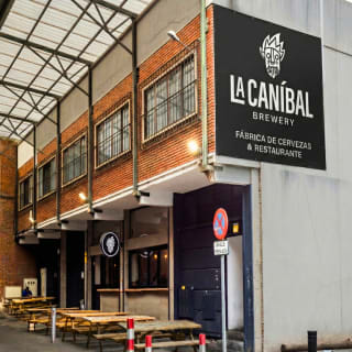 Experiencia en La Fábrica con visita guiada, cata de cervezas y quesos 5