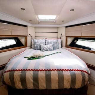 43' Azimut Yacht Charter Private Cruise with Captain & Stew 7