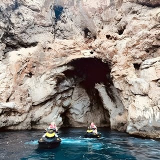 Tour in moto d'acqua di 90 minuti alla Grotta dei leoni marini a Maiorca 2